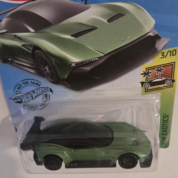 Aston Martin Vulcan Hot Wheels Exotics Series 3/10 Metallic Green - Picture 3 of 6